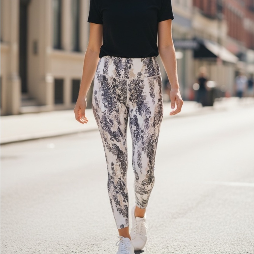 Evolution and Creation High-Waist Snake Print Leggings -‎ Black & White